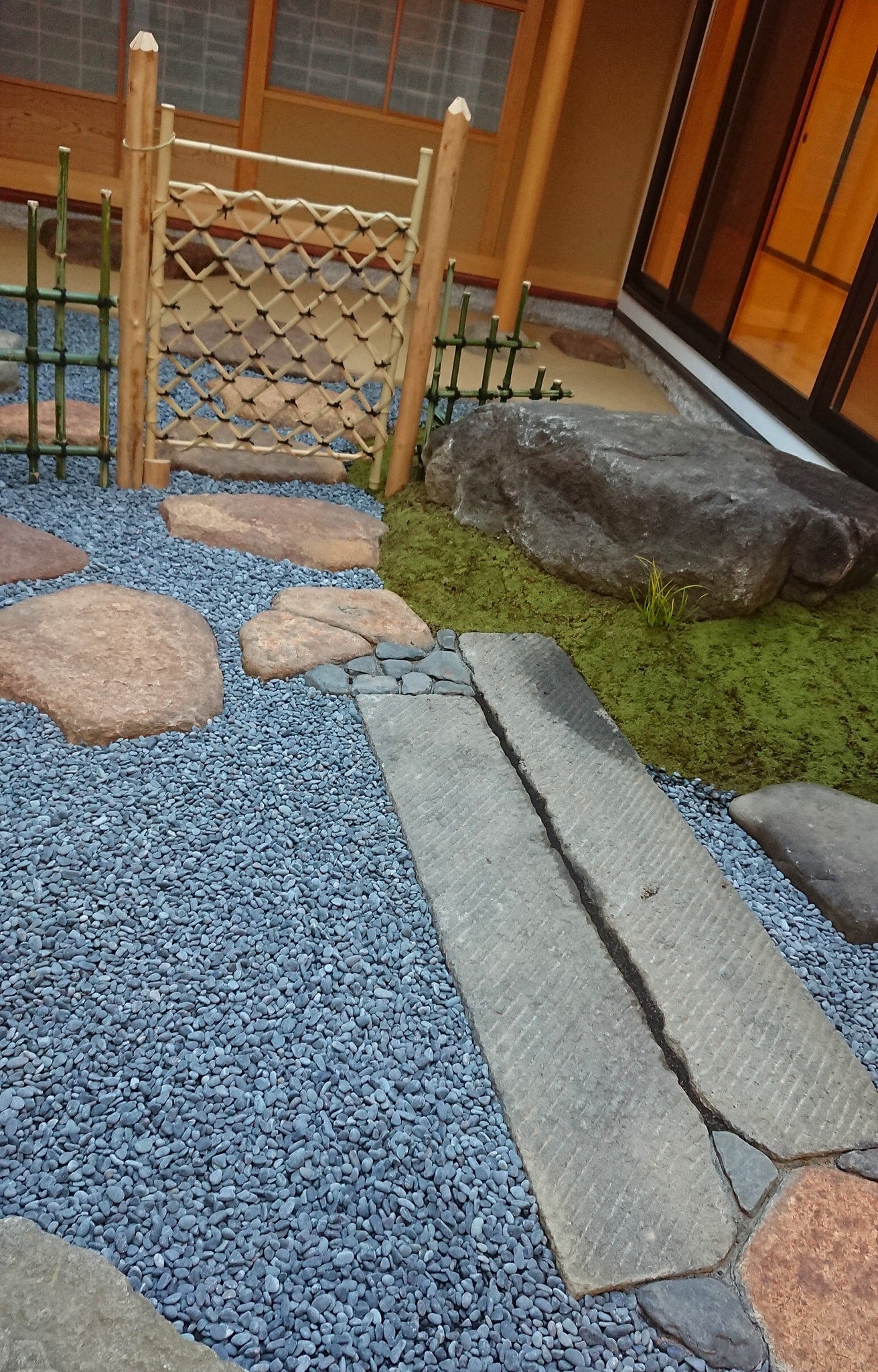 中庭の路地(茶庭)
