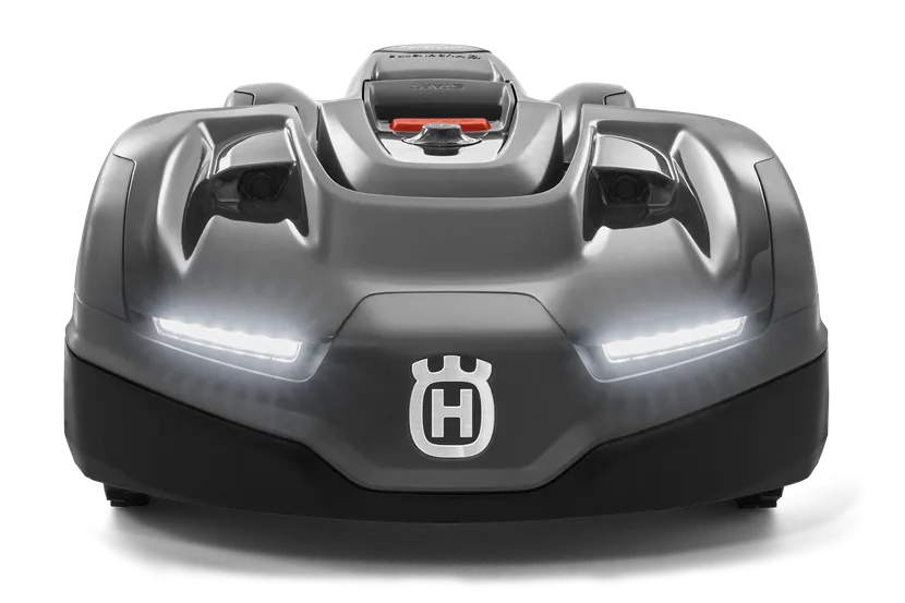 LEDライト付きハスクバーナロボット芝刈り機の正面図。