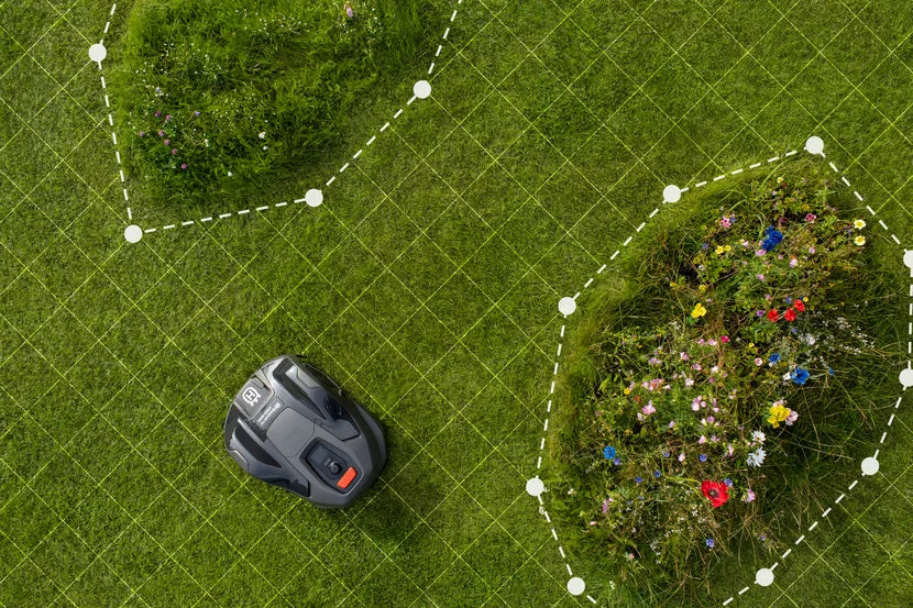 グリッドオーバーレイと花畑で庭をナビゲートするロボット芝刈り機。